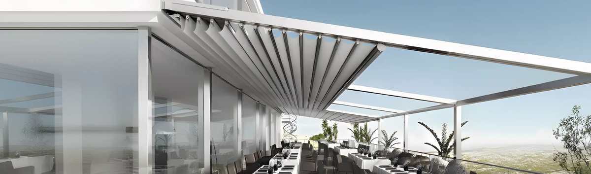 Çatı restoranında hareketli tente pergola